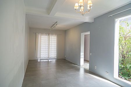 Casa à venda com 160m², 3 quartos e 1 vaga Casa à venda com 160m², 3 quartos e 1 vagaSala