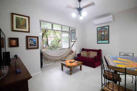 Apartamento à venda com 88m², 3 quartos e sem vaga Apartamento à venda com 88m², 3 quartos e sem vagaSala