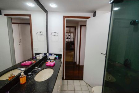Apartamento para alugar com 160m², 4 quartos e 1 vaga Apartamento para alugar com 160m², 4 quartos e 1 vagaBanheiro Social