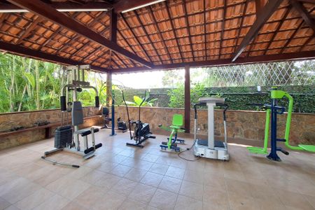 Casa de condomínio à venda com 380m², 4 quartos e 4 vagas Casa de condomínio à venda com 380m², 4 quartos e 4 vagasÁrea comum