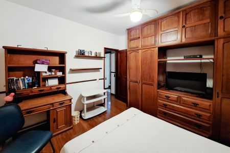 Casa de condomínio à venda com 380m², 4 quartos e 4 vagas Casa de condomínio à venda com 380m², 4 quartos e 4 vagasQuarto 2