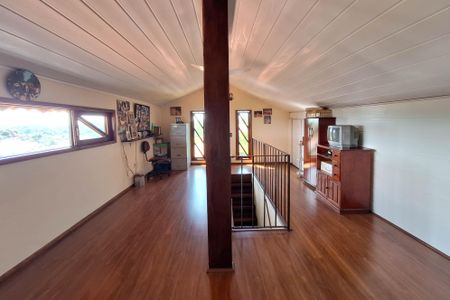 Casa de condomínio à venda com 380m², 4 quartos e 4 vagas Casa de condomínio à venda com 380m², 4 quartos e 4 vagasSótão