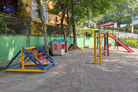 Casa de condomínio à venda com 380m², 4 quartos e 4 vagas Casa de condomínio à venda com 380m², 4 quartos e 4 vagasÁrea comum