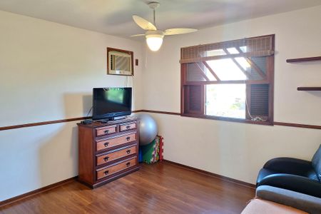 Casa de condomínio à venda com 380m², 4 quartos e 4 vagas Casa de condomínio à venda com 380m², 4 quartos e 4 vagasQuarto 1