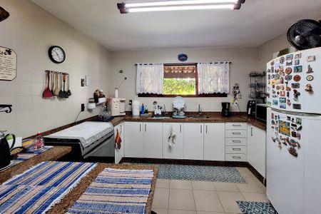 Casa de condomínio à venda com 380m², 4 quartos e 4 vagas Casa de condomínio à venda com 380m², 4 quartos e 4 vagasCozinha