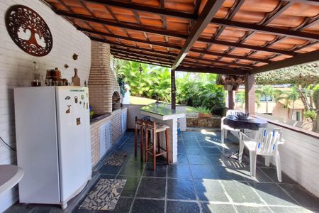 Casa de condomínio à venda com 380m², 4 quartos e 4 vagas Casa de condomínio à venda com 380m², 4 quartos e 4 vagasQuintal