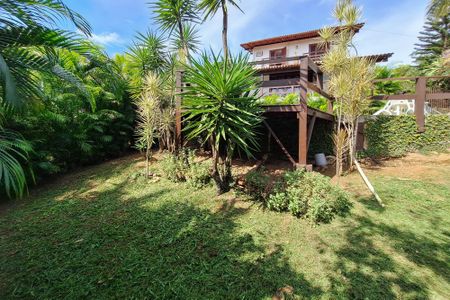 Casa de condomínio à venda com 380m², 4 quartos e 4 vagas Casa de condomínio à venda com 380m², 4 quartos e 4 vagasQuintal