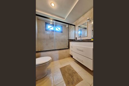 Casa de condomínio à venda com 380m², 4 quartos e 4 vagas Casa de condomínio à venda com 380m², 4 quartos e 4 vagasBanheiro da Suíte 2