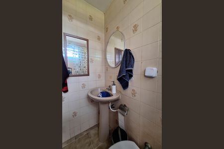 Casa de condomínio à venda com 380m², 4 quartos e 4 vagas Casa de condomínio à venda com 380m², 4 quartos e 4 vagasBanheiro de serviço