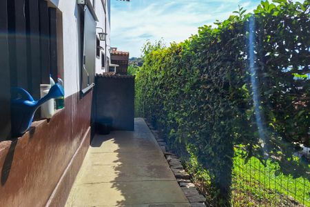 Casa de condomínio à venda com 380m², 4 quartos e 4 vagas Casa de condomínio à venda com 380m², 4 quartos e 4 vagasQuintal