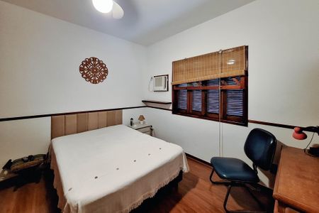 Casa de condomínio à venda com 380m², 4 quartos e 4 vagas Casa de condomínio à venda com 380m², 4 quartos e 4 vagasQuarto 2