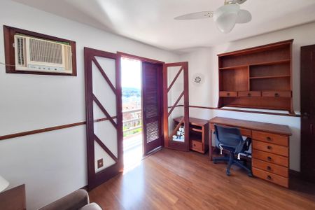 Casa de condomínio à venda com 380m², 4 quartos e 4 vagas Casa de condomínio à venda com 380m², 4 quartos e 4 vagasSuíte 2