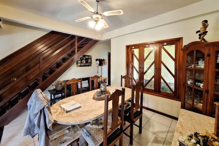 Casa de condomínio à venda com 380m², 4 quartos e 4 vagas Casa de condomínio à venda com 380m², 4 quartos e 4 vagasSala