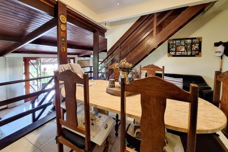 Casa de condomínio à venda com 380m², 4 quartos e 4 vagas Casa de condomínio à venda com 380m², 4 quartos e 4 vagasSala