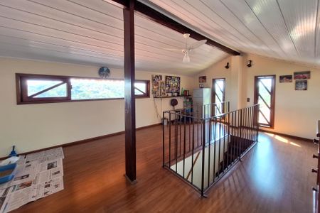 Casa de condomínio à venda com 380m², 4 quartos e 4 vagas Casa de condomínio à venda com 380m², 4 quartos e 4 vagasSótão