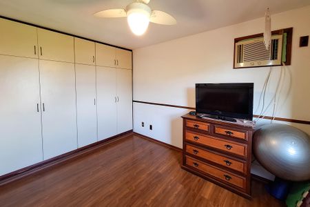 Casa de condomínio à venda com 380m², 4 quartos e 4 vagas Casa de condomínio à venda com 380m², 4 quartos e 4 vagasQuarto 1