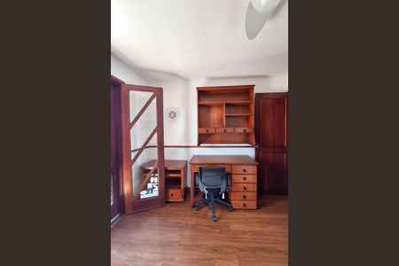 Casa de condomínio à venda com 380m², 4 quartos e 4 vagas Casa de condomínio à venda com 380m², 4 quartos e 4 vagasSuíte 2