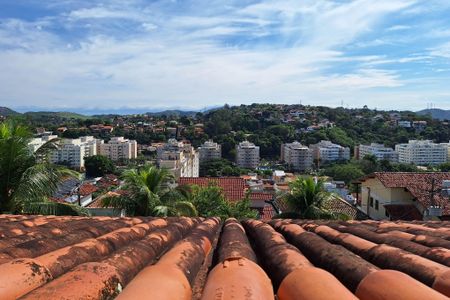Casa de condomínio à venda com 380m², 4 quartos e 4 vagas Casa de condomínio à venda com 380m², 4 quartos e 4 vagasSótão