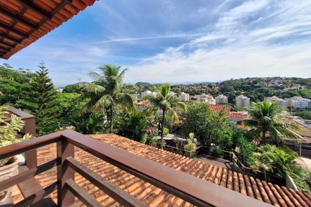 Casa de condomínio à venda com 380m², 4 quartos e 4 vagas Casa de condomínio à venda com 380m², 4 quartos e 4 vagasSuíte 1