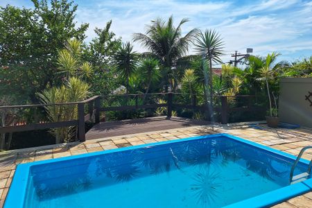 Casa de condomínio à venda com 380m², 4 quartos e 4 vagas Casa de condomínio à venda com 380m², 4 quartos e 4 vagasQuintal