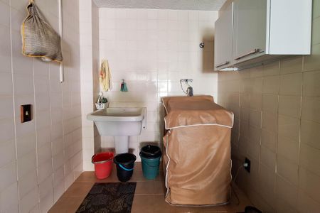 Casa de condomínio à venda com 380m², 4 quartos e 4 vagas Casa de condomínio à venda com 380m², 4 quartos e 4 vagasÁrea de Serviço