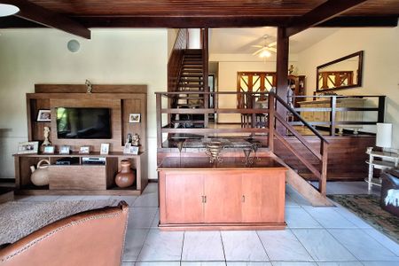 Casa de condomínio à venda com 380m², 4 quartos e 4 vagas Casa de condomínio à venda com 380m², 4 quartos e 4 vagasSala