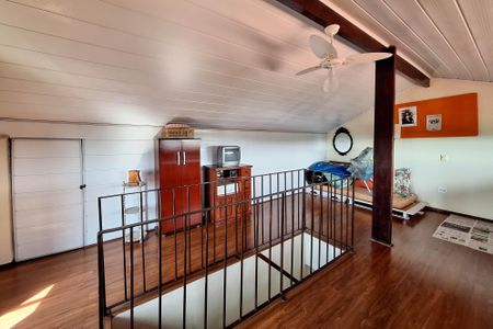 Casa de condomínio à venda com 380m², 4 quartos e 4 vagas Casa de condomínio à venda com 380m², 4 quartos e 4 vagasSótão