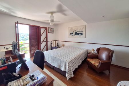 Casa de condomínio à venda com 380m², 4 quartos e 4 vagas Casa de condomínio à venda com 380m², 4 quartos e 4 vagasSuíte 1