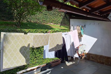 Casa de condomínio à venda com 380m², 4 quartos e 4 vagas Casa de condomínio à venda com 380m², 4 quartos e 4 vagasQuintal