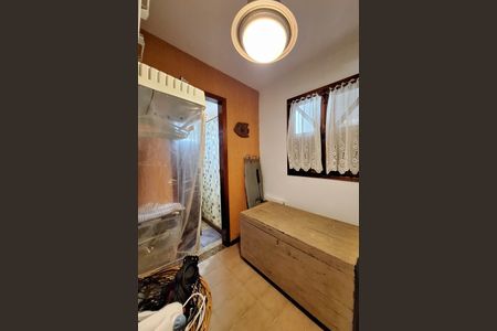 Casa de condomínio à venda com 380m², 4 quartos e 4 vagas Casa de condomínio à venda com 380m², 4 quartos e 4 vagasQuarto de Serviço