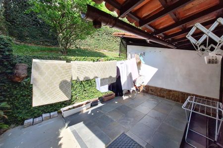 Casa de condomínio à venda com 380m², 4 quartos e 4 vagas Casa de condomínio à venda com 380m², 4 quartos e 4 vagasQuintal