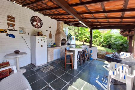 Casa de condomínio à venda com 380m², 4 quartos e 4 vagas Casa de condomínio à venda com 380m², 4 quartos e 4 vagasQuintal