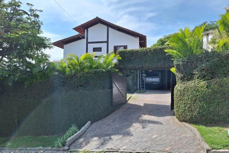 Casa de condomínio à venda com 380m², 4 quartos e 4 vagas Casa de condomínio à venda com 380m², 4 quartos e 4 vagasQuintal