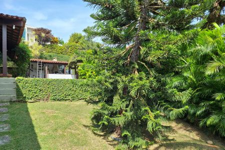 Casa de condomínio à venda com 380m², 4 quartos e 4 vagas Casa de condomínio à venda com 380m², 4 quartos e 4 vagasQuintal