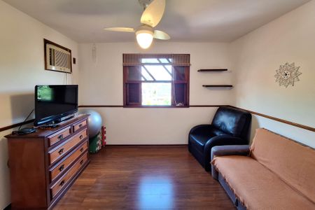 Casa de condomínio à venda com 380m², 4 quartos e 4 vagas Casa de condomínio à venda com 380m², 4 quartos e 4 vagasQuarto 1