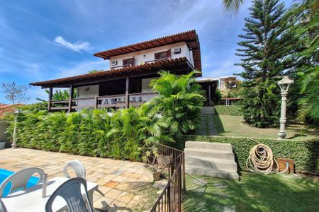 Casa de condomínio à venda com 380m², 4 quartos e 4 vagas Casa de condomínio à venda com 380m², 4 quartos e 4 vagasQuintal