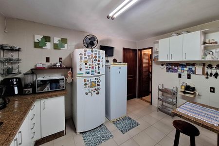 Casa de condomínio à venda com 380m², 4 quartos e 4 vagas Casa de condomínio à venda com 380m², 4 quartos e 4 vagasCozinha