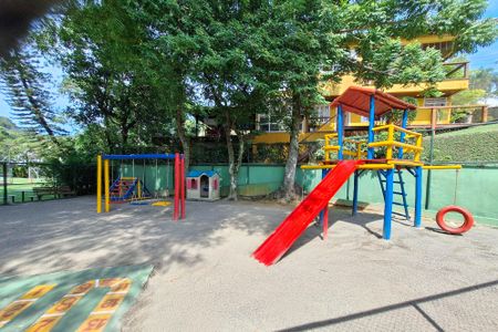 Casa de condomínio à venda com 380m², 4 quartos e 4 vagas Casa de condomínio à venda com 380m², 4 quartos e 4 vagasÁrea comum