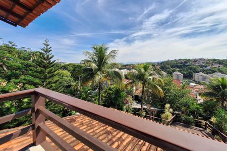 Casa de condomínio à venda com 380m², 4 quartos e 4 vagas Casa de condomínio à venda com 380m², 4 quartos e 4 vagasSuíte 2