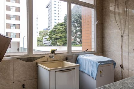 Apartamento à venda com 140m², 3 quartos e 2 vagas Apartamento à venda com 140m², 3 quartos e 2 vagasÁrea de Serviço