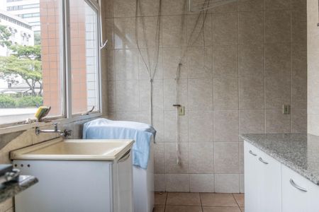 Apartamento à venda com 140m², 3 quartos e 2 vagas Apartamento à venda com 140m², 3 quartos e 2 vagasÁrea de Serviço