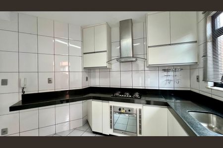 Apartamento à venda com 212m², 4 quartos e 2 vagasCozinha