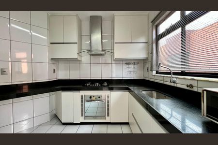 Apartamento à venda com 212m², 4 quartos e 2 vagasCozinha