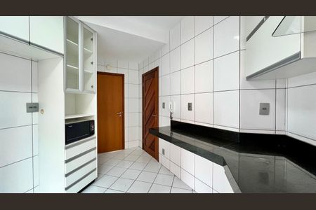 Apartamento à venda com 212m², 4 quartos e 2 vagasCozinha