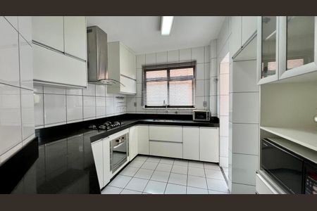 Apartamento à venda com 212m², 4 quartos e 2 vagasCozinha