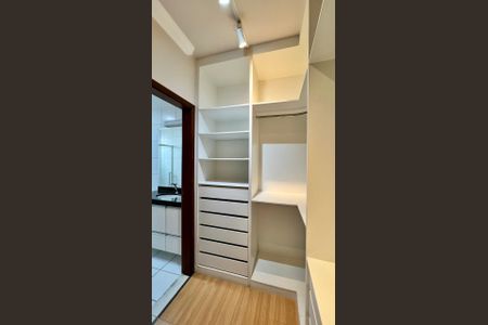 Apartamento à venda com 212m², 4 quartos e 2 vagasCloset do quarto 1