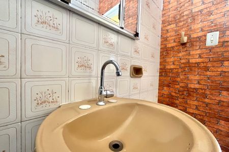 Casa à venda com 200m², 3 quartos e 4 vagas Casa à venda com 200m², 3 quartos e 4 vagasBanheiro