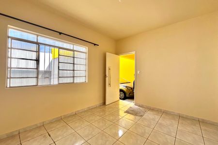 Casa à venda com 200m², 3 quartos e 4 vagas Casa à venda com 200m², 3 quartos e 4 vagasSala