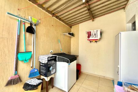 Casa à venda com 200m², 3 quartos e 4 vagas Casa à venda com 200m², 3 quartos e 4 vagasÁrea de Serviço