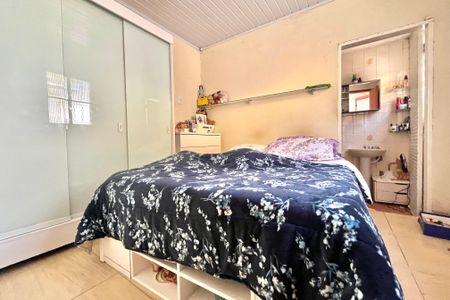 Casa à venda com 200m², 3 quartos e 4 vagas Casa à venda com 200m², 3 quartos e 4 vagasSuite